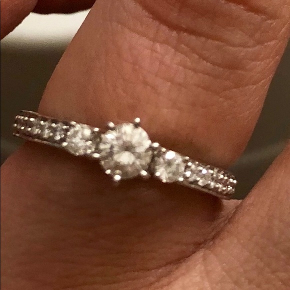 Diamond ring - Picture 2 of 4